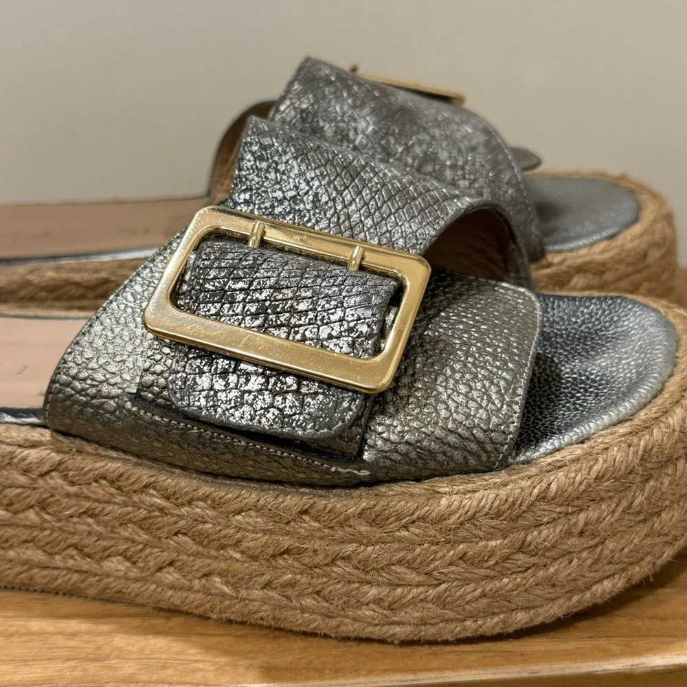 trianimi Platform size 38 / pair of silver espadrille sandals with a gold buckle